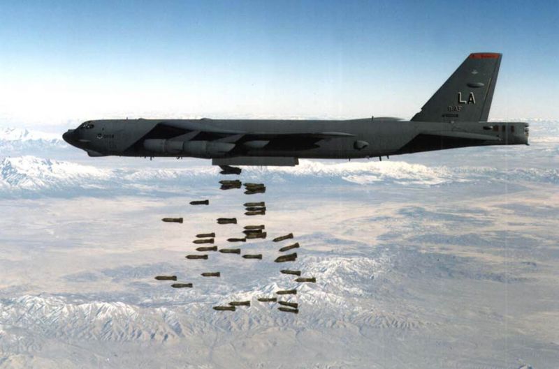 अफगानिस्तान में आईएस आतंकियों पर बड़ा अमेरिकी हमला, 11 टन का बम गिराया