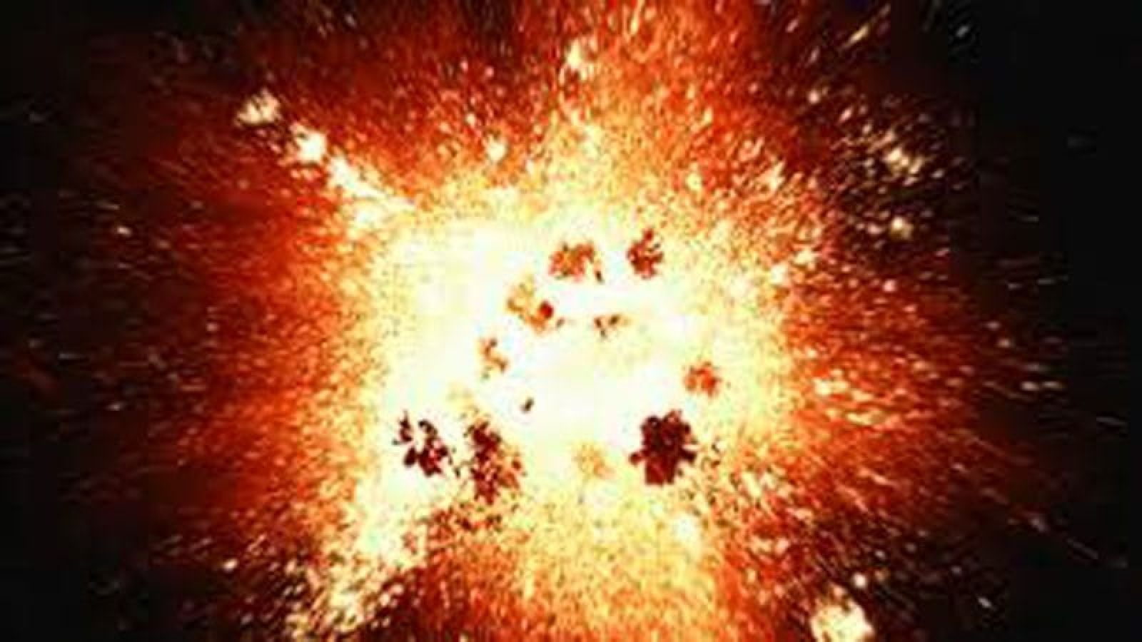 पटाखा फैक्ट्री में विस्फोटक से भरी गाड़ी में हुआ धमाका, गोदाम में लगी आग