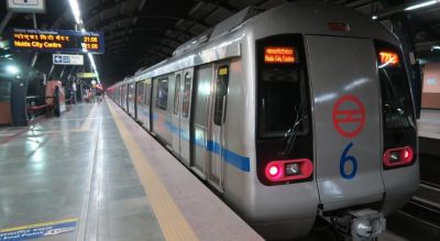 दिल्ली मेट्रो के दरवाजे में फंसी महिला की साड़ी, सिर में आई गंभीर चोटें