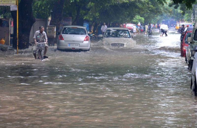 अगले 48 घंटों के लिए मौसम विभाग की चेतावनी, देश के इन क्षेत्रों में आ सकती है भीषण बारिश