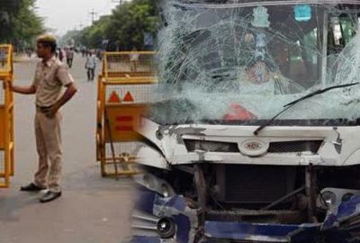दिल्ली: स्कूल वाहन से भिड़ा टैंकर, 12 मासूम हुए घायल