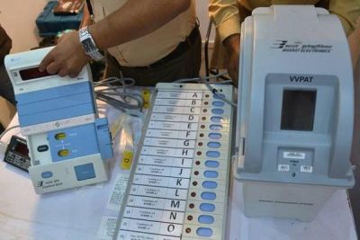 चुनाव आयोग ने पेश की नई  ईवीएम मशीन