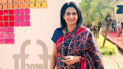 भाजपा से नाराज़ हैं विनोद खन्ना की पत्नी, गुरदासपुर से लड़ सकती हैं चुनाव
