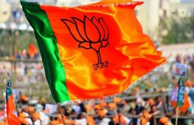 लोकसभा चुनाव : मध्यप्रदेश में BJP को तगड़ा झटका, नोट बांटते पकड़ाया कार्यकर्ता