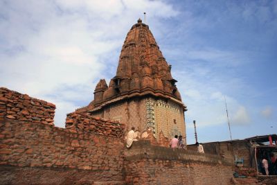 पाकिस्तान के हिंदू मंदिर में तोड़फोड़, आरोपी फरार