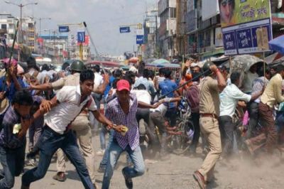 लोकसभा चुनाव: बंगाल में मतदान के दौरान बवाल, भाजपा कार्यकर्ताओं पर लाठीचार्ज
