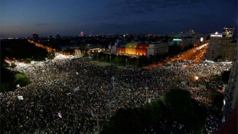 रोमानिया में सरकार के विरोध में भारी प्रदर्शन, 24 पुलिस अधिकारी समेत 440 घायल
