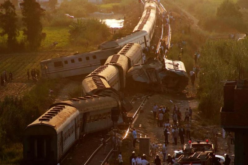 मिस्र रेल हादसे में मृतकों की संख्या 50 के करीब पहुंची