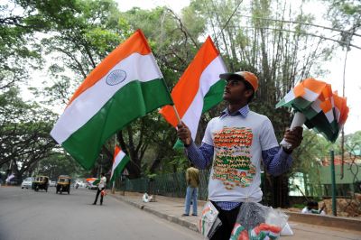 स्वतंत्रता दिवस : दिल्ली में नहीं खरीद सकते प्लास्टिक के झंडे
