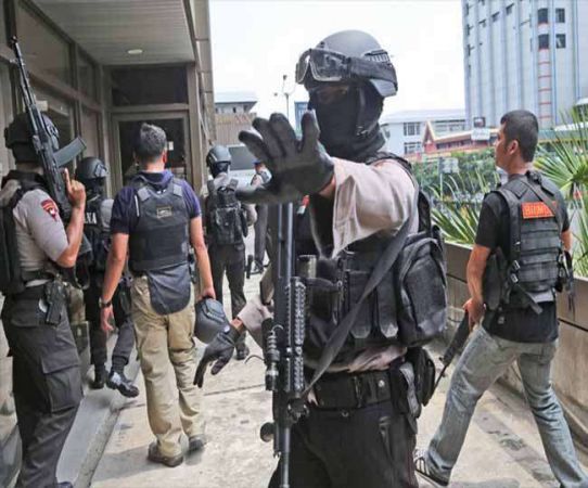 फिलीपीन्स में आतंकी समर्थक गुट और सरकार के समर्थकों में 25 की मौत