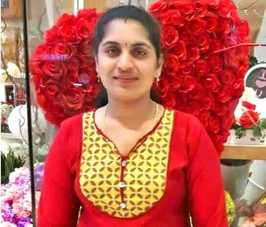 UAE में BJP की महिला नेता की कार से गिरकर मौत