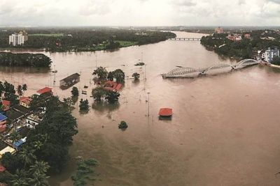 केरल बाढ़ पीड़ितों की मदद के लिए अब आगे आया SBI, दी पांच नई 5 सुविधाएं