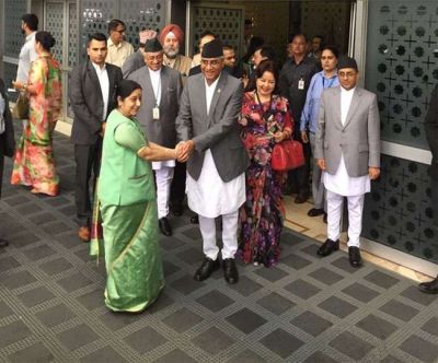 नेपाल के प्रधानमंत्री  देउबा भारत पहुंचे, सुषमा ने किया स्वागत