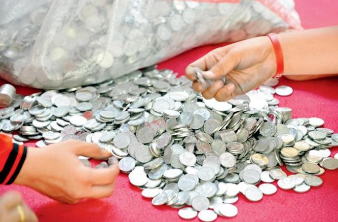 पति ने पत्नी से ऐसे लिए बदला, गुजारे भत्ते में दिए 890 किलो के सिक्के