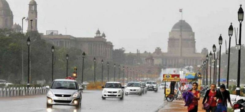 दिल्ली में आज सुबह से हो रही भारी बारिश