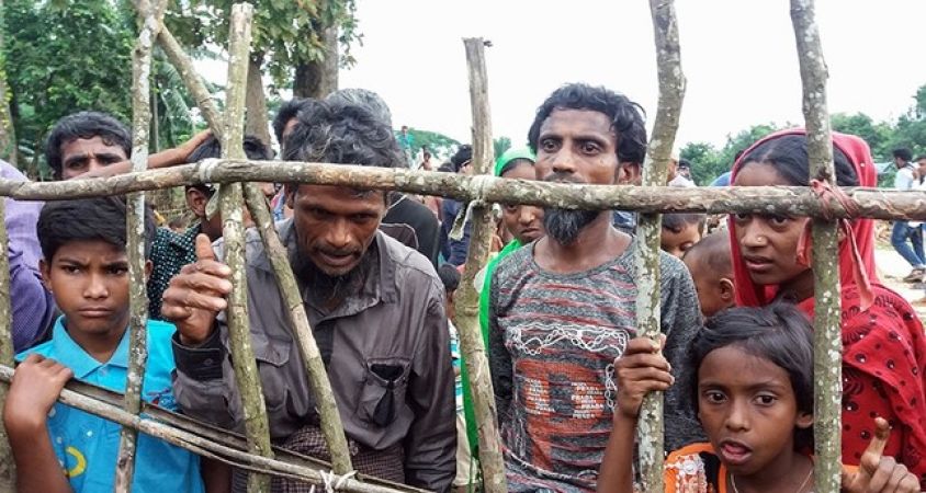 18 हजार रोहिंग्या मुस्लिम म्यांमार से भागकर पहुंचे बांग्लादेश