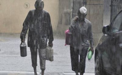 बारिश से बेहाल मुंबई में डब्बावालों ने रद्द की सप्लाय