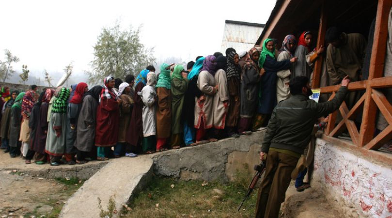 जम्मू कश्मीर:  पंचायत चुनाव में छठे चरण का मतदान जारी