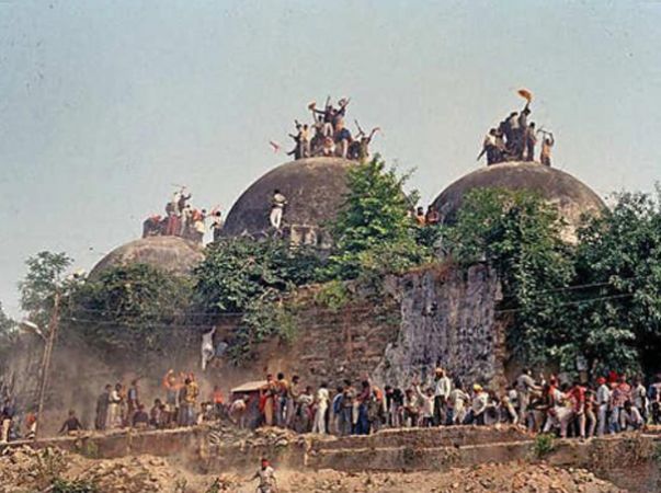 गूगल मैप में अयोध्या के विवादित स्थल पर लिखा है 'मंदिर यहीं बनेगा'
