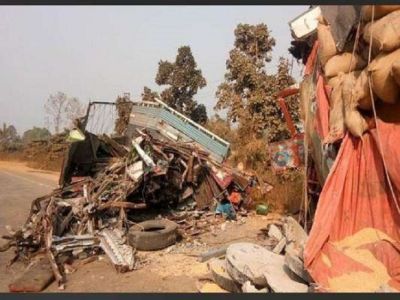 महाराष्ट्र में दो ट्रकों की जबरदस्त भिड़ंत, चार लोगों की मौके पर मौत एक गंभीर घायल