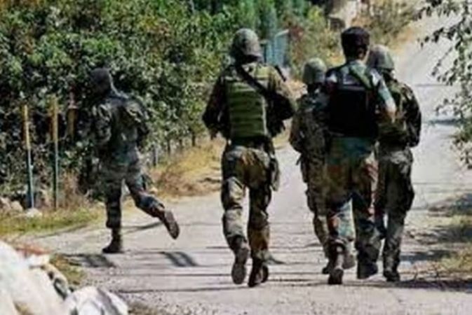 जम्मू कश्मीर के शोपियां में 2 आतंकी छिपे होने की आशंका, सर्च ऑपरेशन जारी