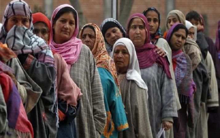 जम्मू-कश्मीर: पंचायत चुनाव के सातवें चरण का हो रहा मतदान