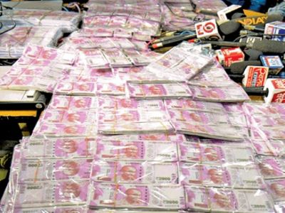 दंपत्ति ने घर में छापे 5.60 करोड़ रुपए, अब एनआईए करेगी जांच