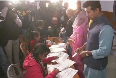 राजस्थान चुनाव: 199 सीटों के लिए मतदान शुरू, राज्यवर्धन सिंह राठौर ने डाला वोट