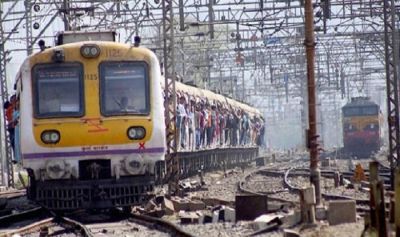 Man Kicked off from running train in Mumbai