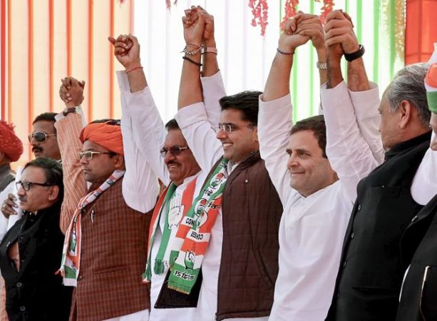 राजस्थान चुनाव परिणाम लाइव: 'पंजे' के नीचे दबा 'कमल', 42 सीटों पर बनाई बढ़त