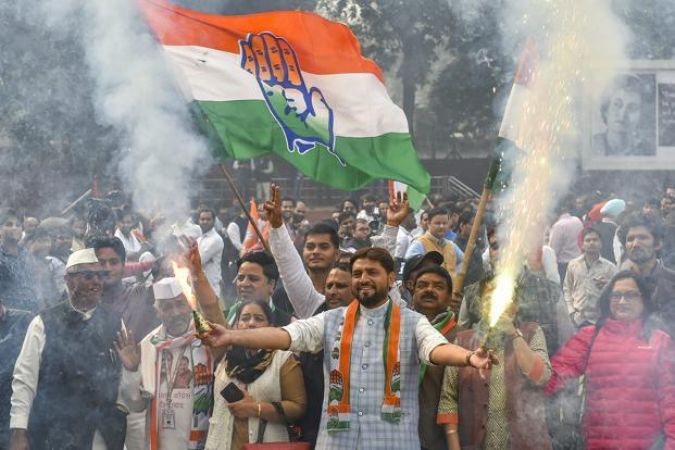 छत्तीसगढ़ चुनाव परिणाम लाइव: ख़त्म हुआ रमन 'राज', कांग्रेस के सिर सजा 'ताज'