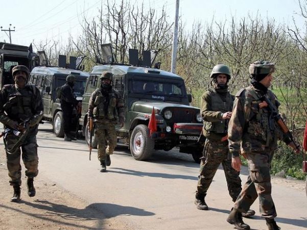 जम्मू कश्मीर: सोपोर में बुधवार से जारी मुठभेड़ थमी, सेना ने मार गिराए दो आतंकी