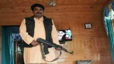 AK-47 के साथ BJP नेता की तस्वीर वायरल