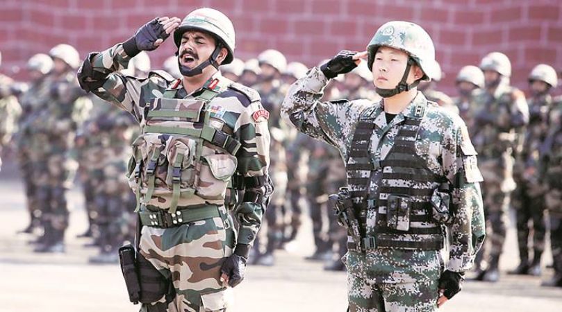 डोकलाम विवाद पर आमने सामने हुए भारत और चीन के सैनिक, अब दोस्तों की तरह मिले