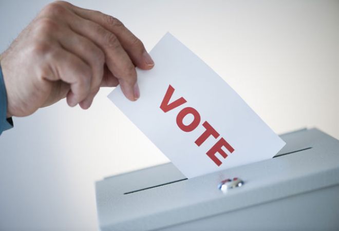 गुजरात चुनाव : 48 फीसदी मतदान, पथराव भी इसी दौरान