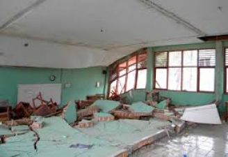 बच्चे कर रहे थे पढाई कि अचानक गिर पड़ा सरकारी स्कूल का एक कमरा, मची भगदड़