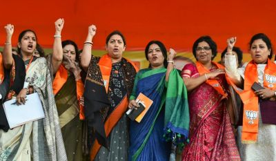 रामलीला मैदान में भाजपा महिला कार्यकर्ताओं ने भरी हुंकार, बड़ी रैली संपन्न