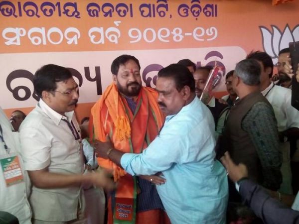 ओडिशा में भाजपा का वादा, अगर सत्ता में आई तो किसानों का कर्ज होगा माफ़