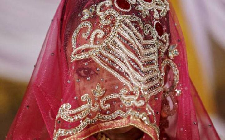 UP Police Detained burglar 'bride', husband