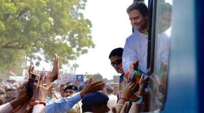 अहमदाबाद पहुंचने पर राहुल का स्वागत: कुछ देर में जाऐंगे सोमनाथ