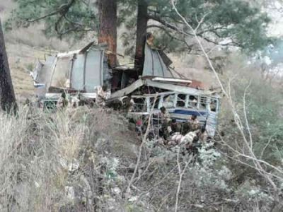 जम्मू कश्मीर: नाले में गिरी जवानों को लेकर जा रही बस, एक की मौत 24 घायल