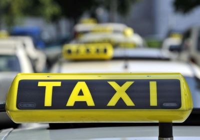 Cab driver rapes woman robs money and mobile