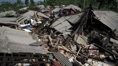 सुनामी के बाद अब भूकंप की चपेट में इंडोनेशिया