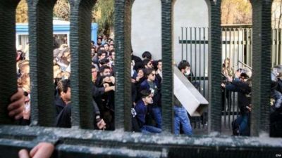ईरान में तीसरे दिन भी विरोध प्रदर्शन जारी