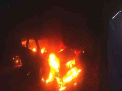 बिहार: भाजपा नेता के घर में बदमाशों ने लगाई आग, बाहर रखा वाहन भी फूंका
