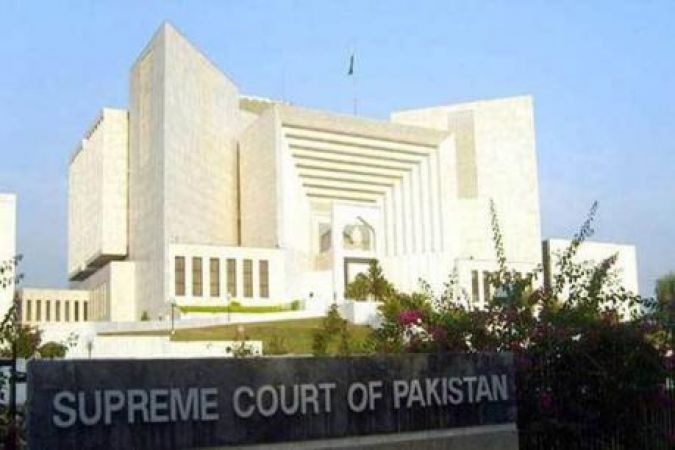 पाकिस्तान की सर्वोच्च अदालत ने सांसद को अयोग्य घोषित किया