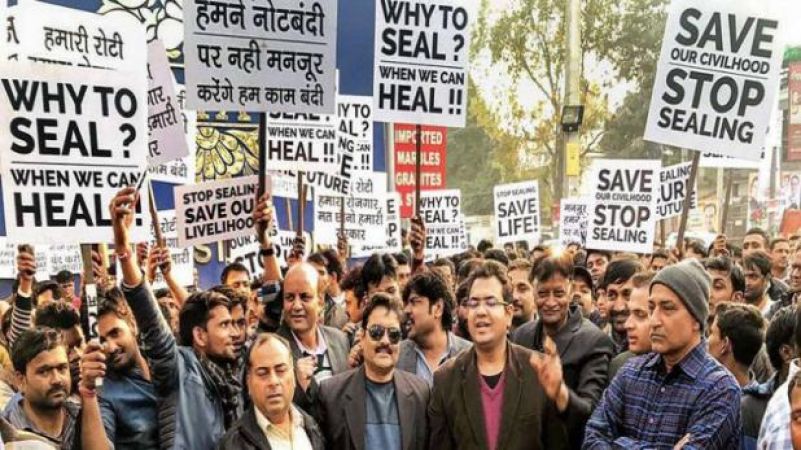 दिल्ली: सीलिंग के खिलाफ महाबंद, 7 लाख दुकानें रहेंगी बंद