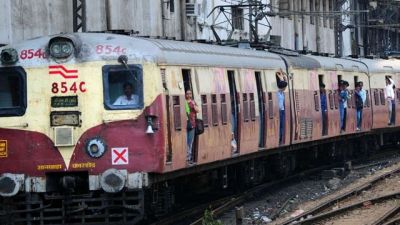 11 घंटों तक थमी मुंबई की रफ़्तार, 205 लोकल, 23 लंबी दूरी की ट्रेनें बंद