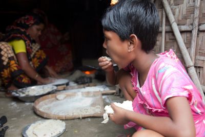 नाथ सरकार में भूख से तड़प रहे गरीब, राशनकार्ड गिरवी रखकर बुझा रहे पेट की आग