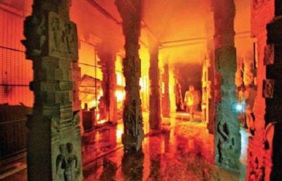 विश्व प्रसिद्ध मंदिर में लगी भयानक आग, 40 दुकाने ख़ाक